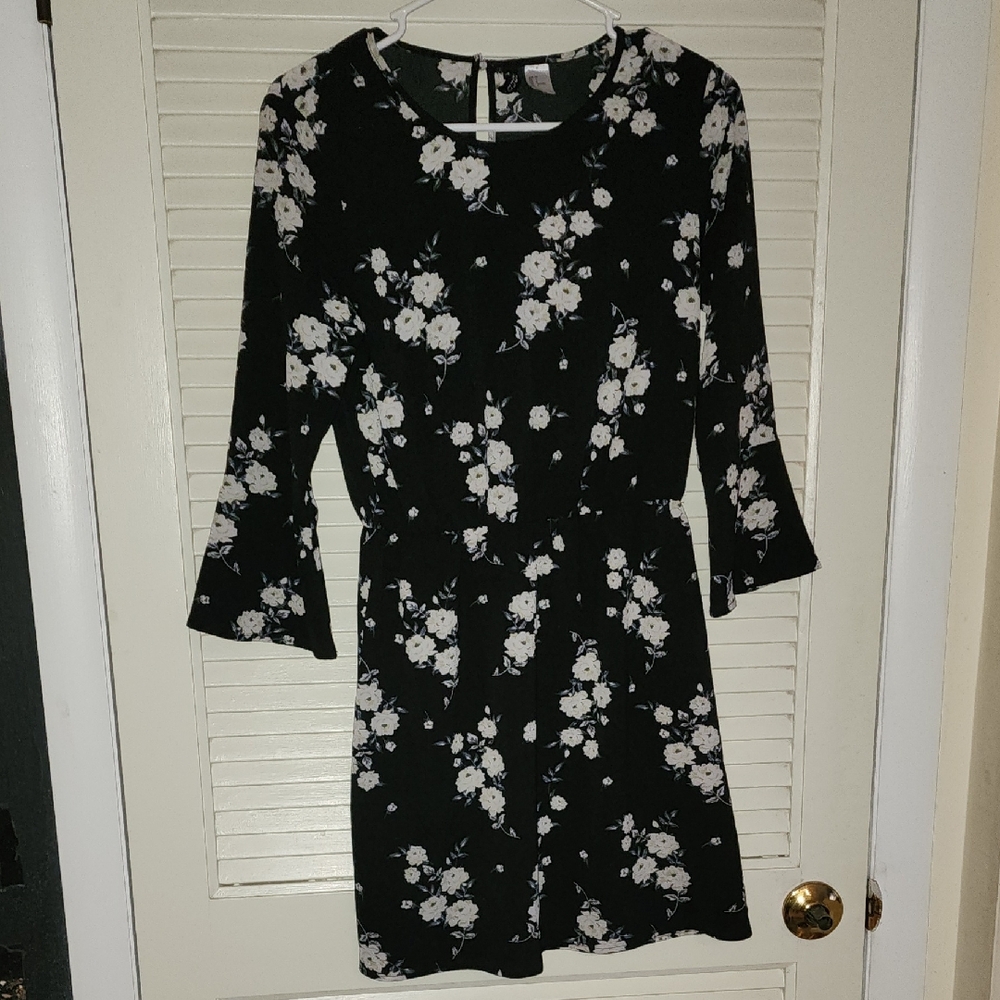 H&M Floral Long Sleeve Fit & Flare Dress Women’s 6 Black White Bell Sleeve